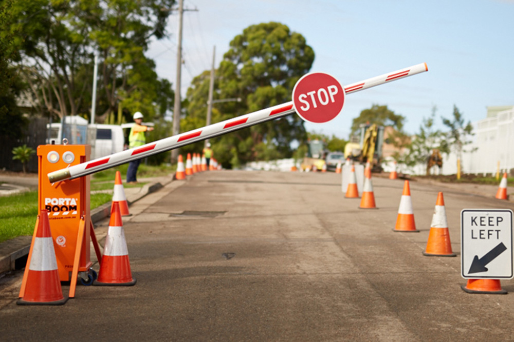 kennards hire portable boom gate in operate during road work
